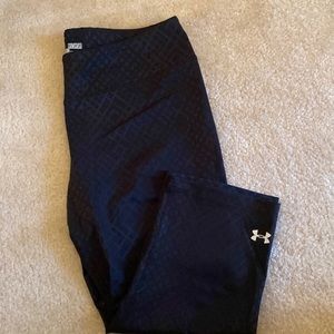 Under armour, fitted heat gear, cropped leggings, size medium